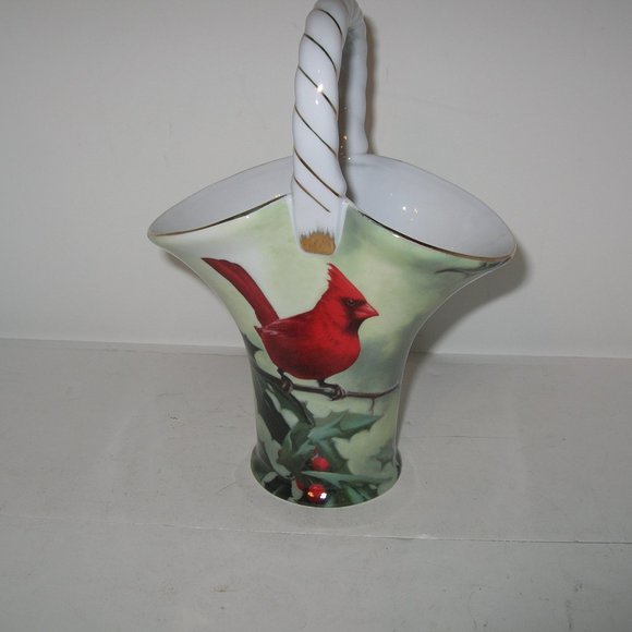 CARDINAL IN HOLLY "CHRISTMAS" CANDY LIVING QUARTERS 9.5" BASKET Hautman NIB - Picture 4 of 7